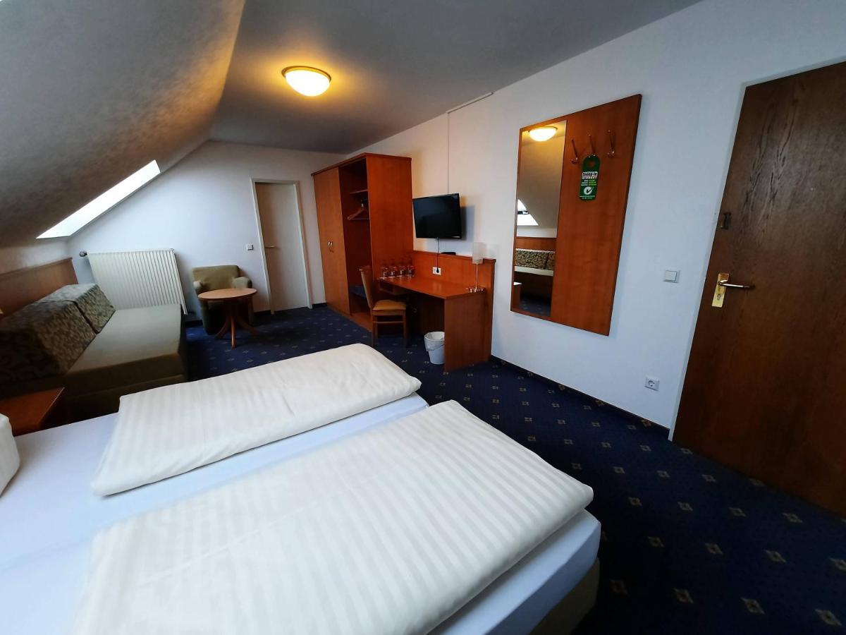 Hotel Kaiserhof Lehrte Luaran gambar