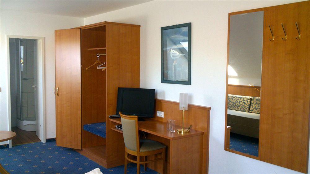 Hotel Kaiserhof Lehrte Luaran gambar
