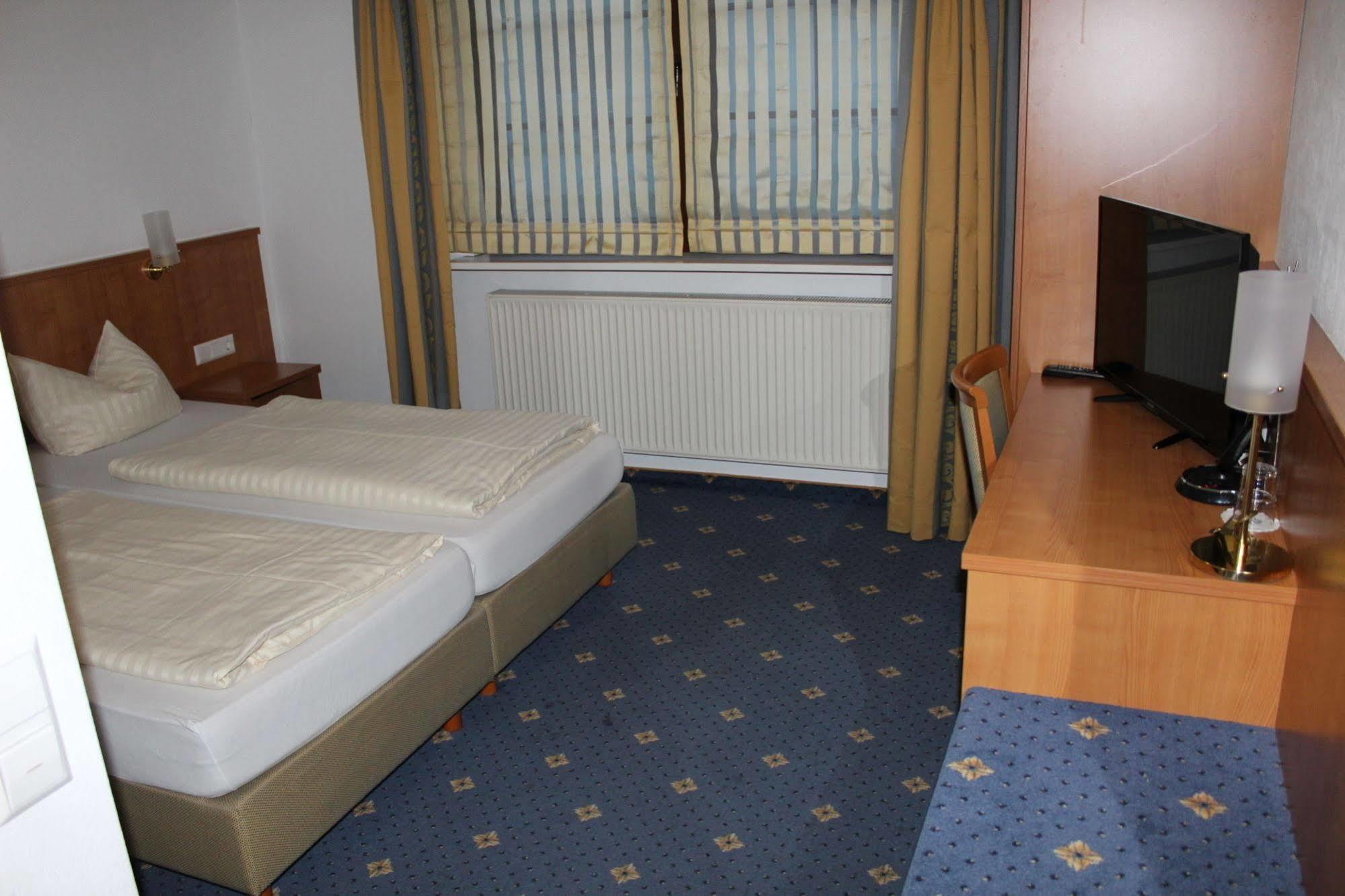 Hotel Kaiserhof Lehrte Luaran gambar