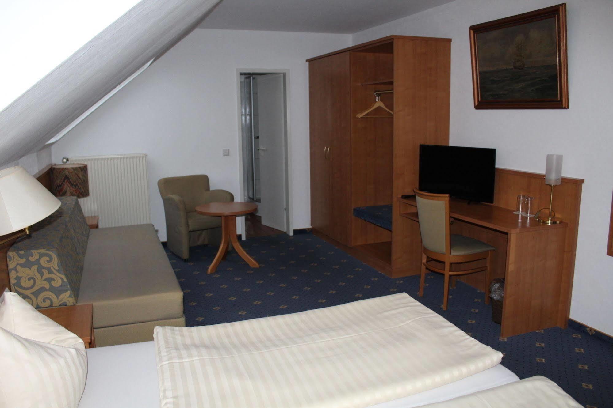 Hotel Kaiserhof Lehrte Luaran gambar